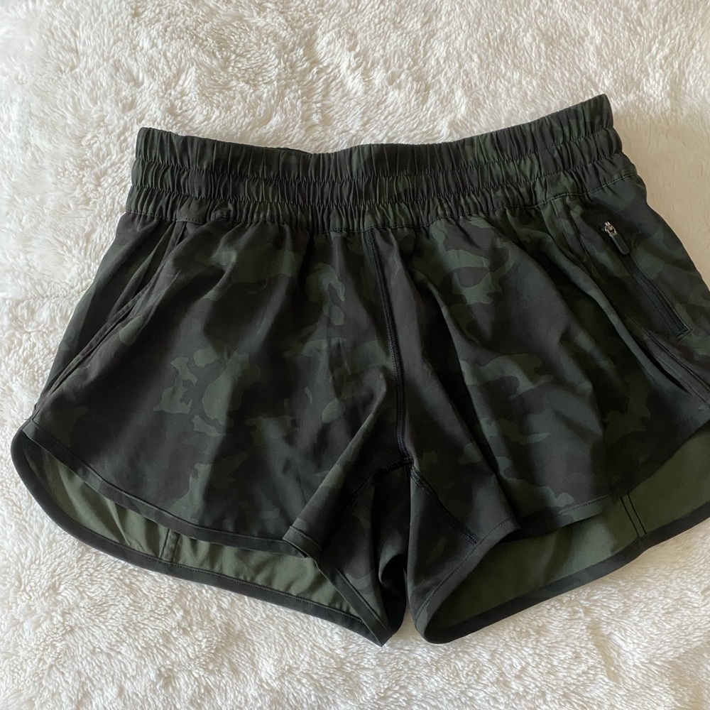 EUC Lululemon tracker shorts size 10 green camo
